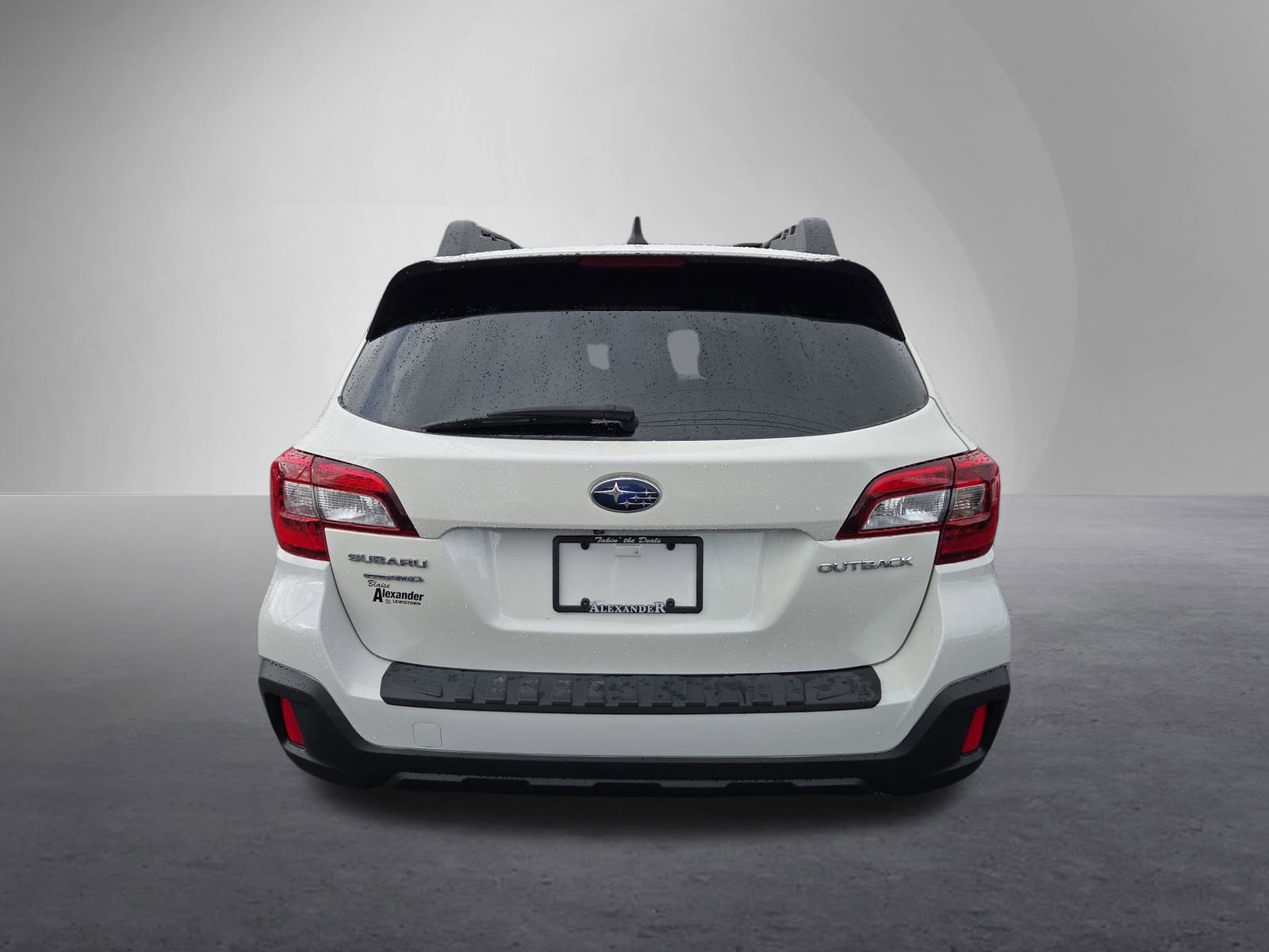 2018 Subaru Outback 2.5i Premium photo 3