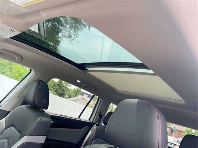 2025 Volkswagen Atlas Peak Edition SE Technology photo 37