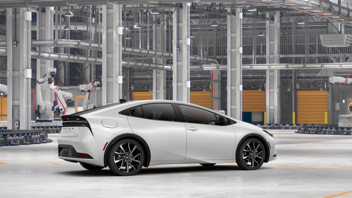 2026 Toyota Prius Plug-in Hybrid XSE Premium photo 11