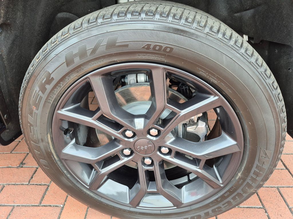 2023 Jeep Grand Cherokee Anniversary Edition photo 8