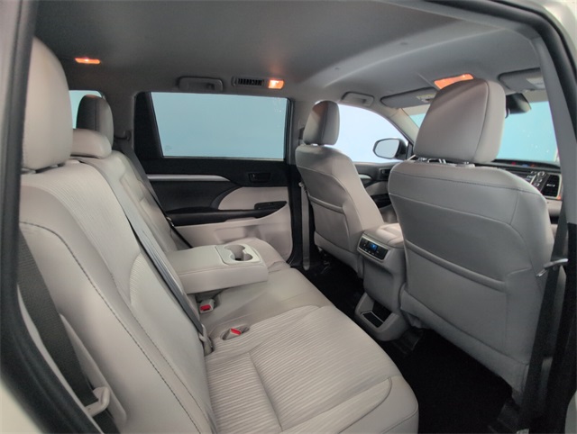 2019 Toyota Highlander LE Plus photo 13