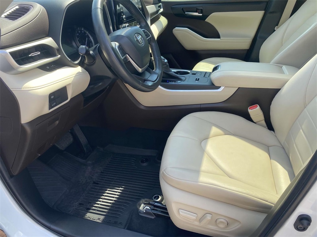 2022 Toyota Highlander XLE photo 10
