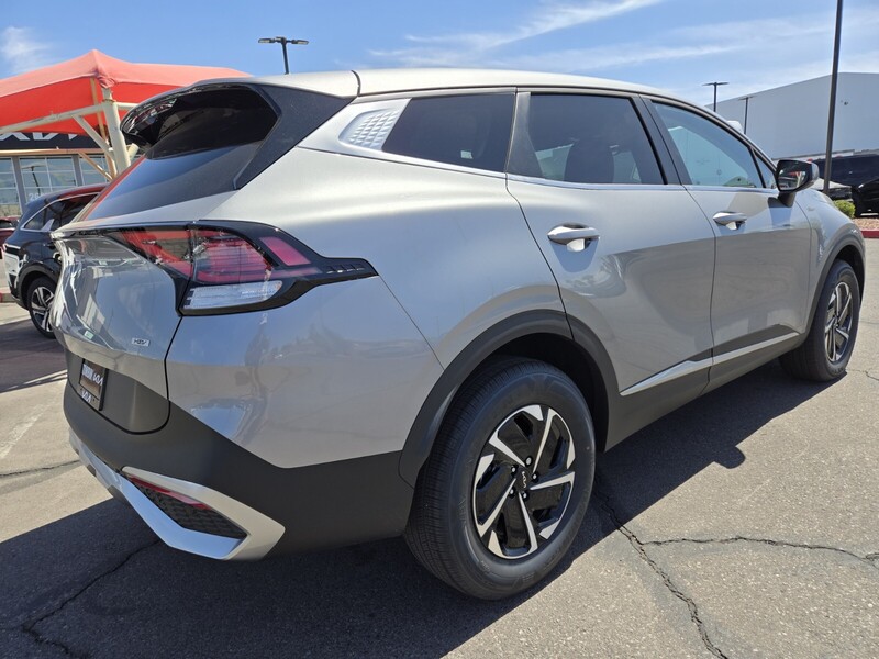 2025 Kia Sportage Hybrid LX photo 3