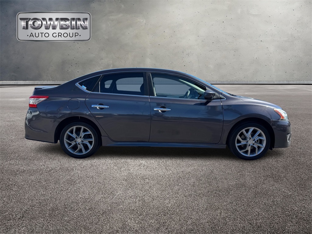 2013 Nissan Sentra SR photo 3