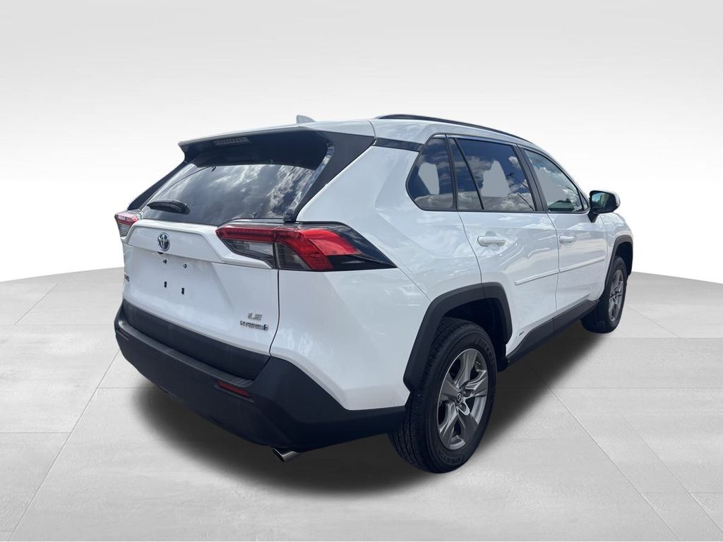 2024 Toyota RAV4 Hybrid LE photo 4