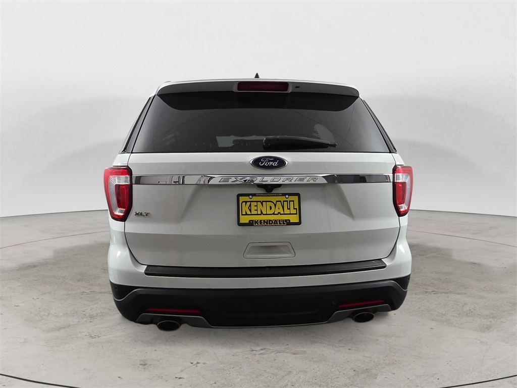 2018 Ford Explorer XLT photo 3