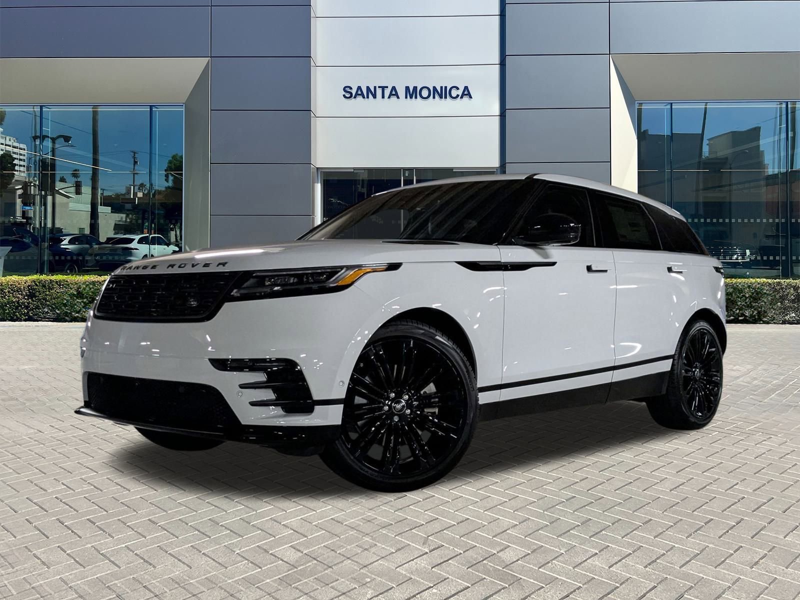 2026 Land Rover Range Rover Velar Dynamic SE's photo