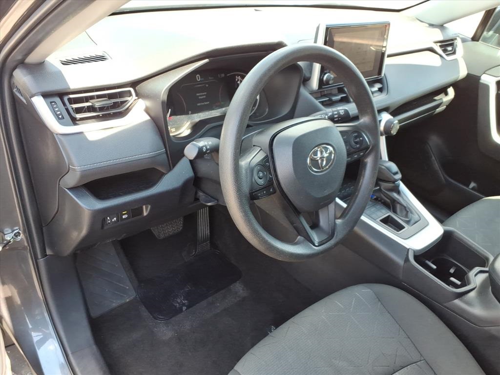 2023 Toyota RAV4 XLE photo 6
