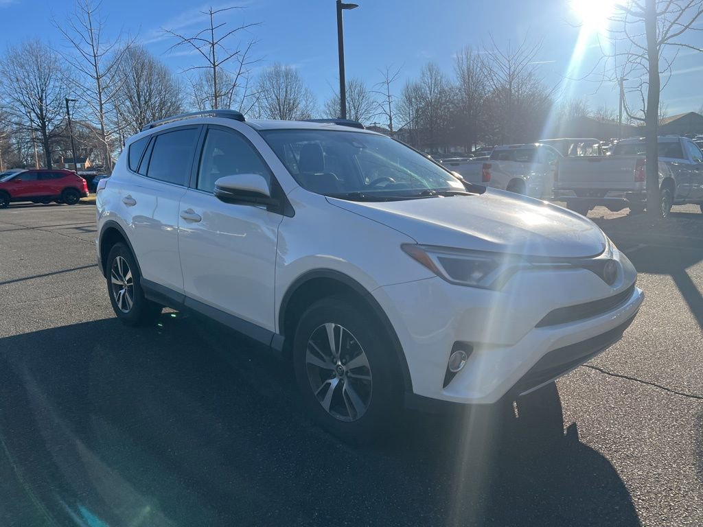 2017 Toyota RAV4 XLE's photo