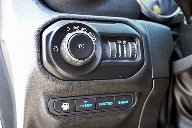 2022 Jeep Wrangler Unlimited Sahara 4xe photo 22