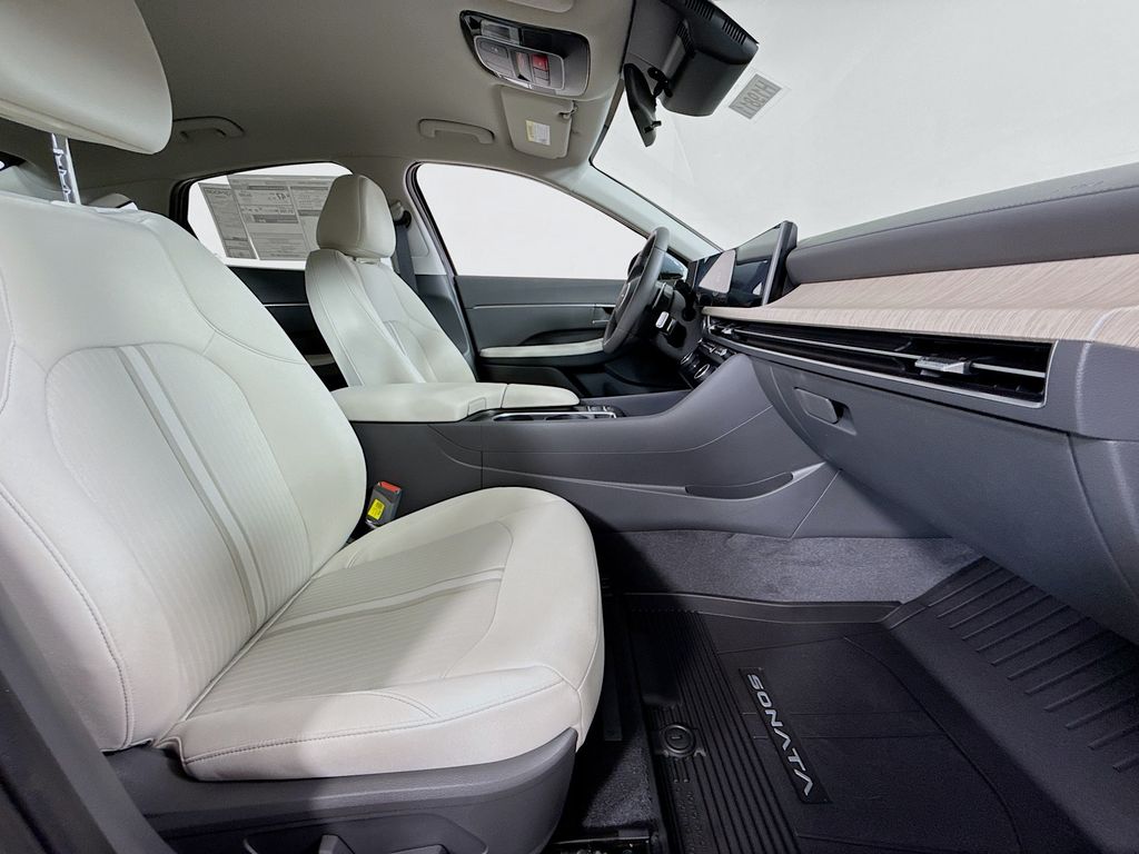 2025 Hyundai Sonata Hybrid SEL photo 25