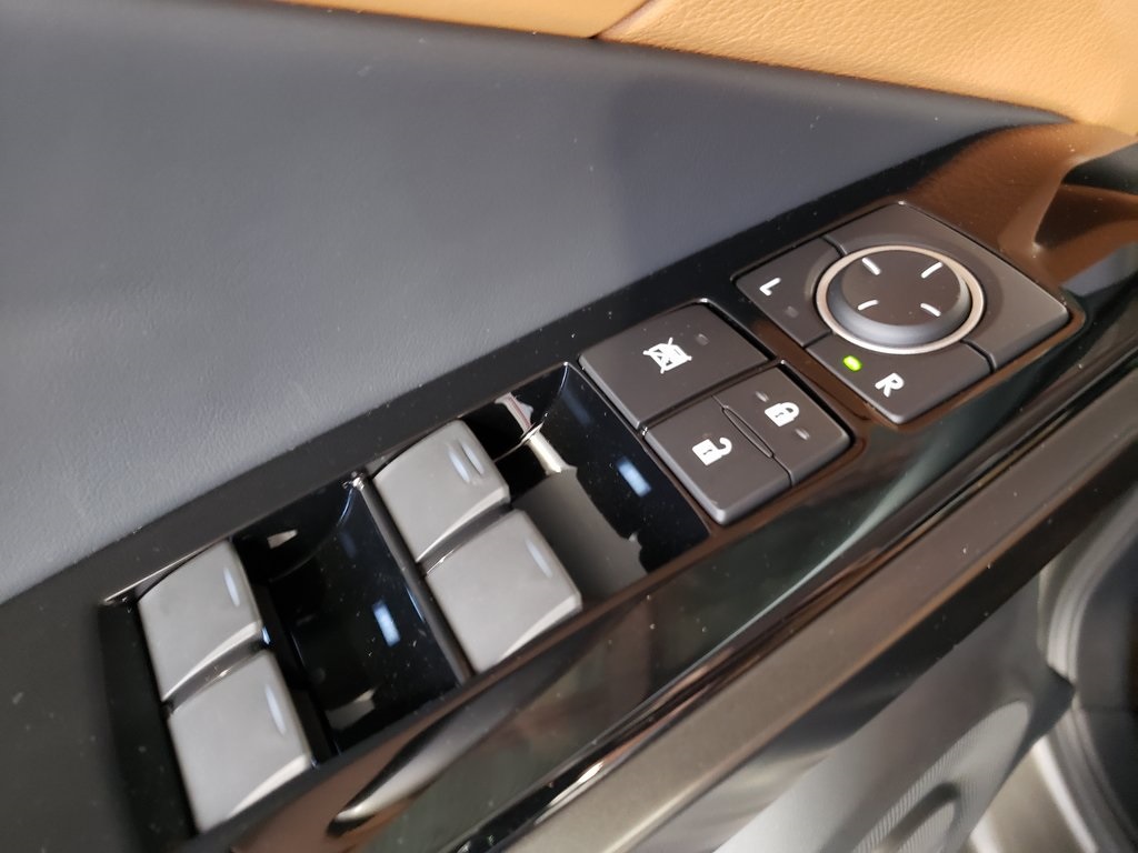 2025 Lexus IS 300 photo 12