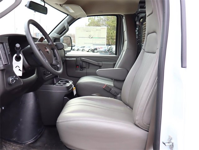 2025 Gmc Savana Cargo 3500 photo 11