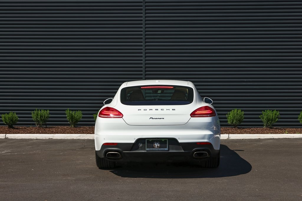 2015 Porsche Panamera Base photo 6