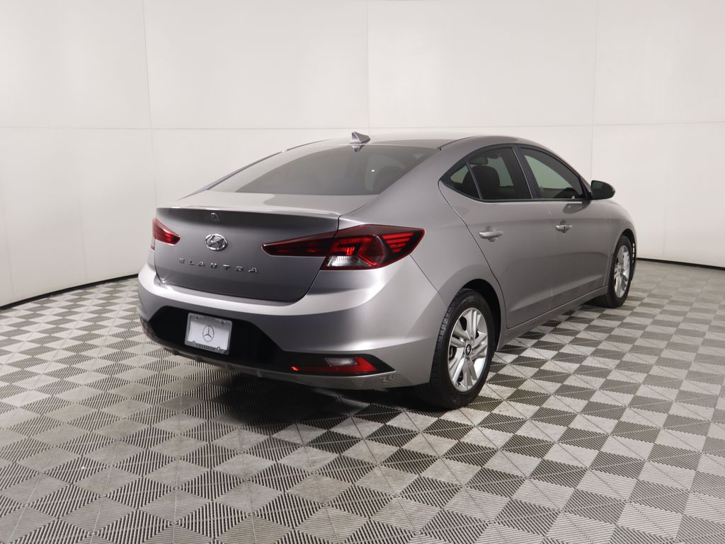 2020 Hyundai Elantra Value Edition photo 3