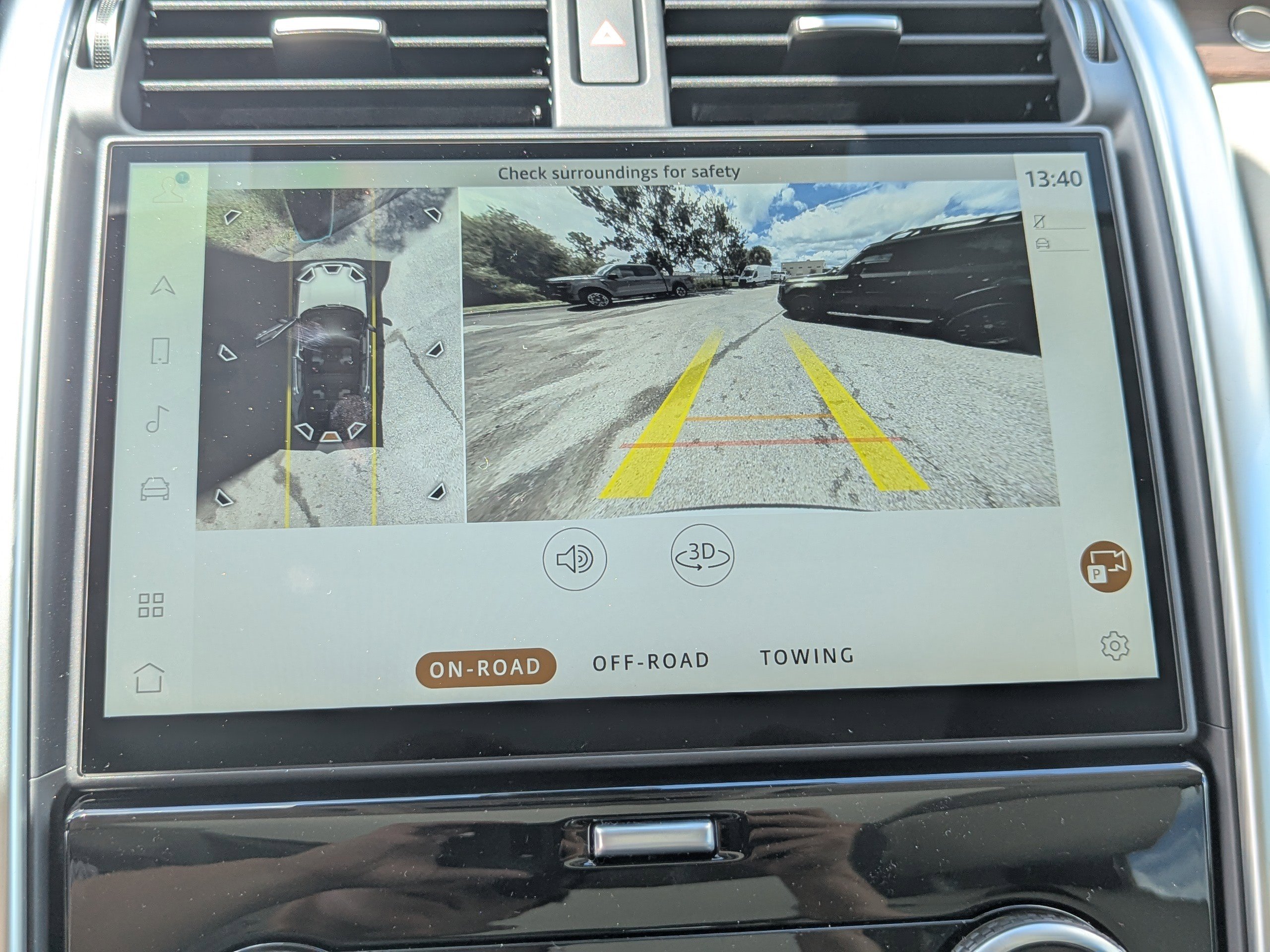 2025 Land Rover Discovery S photo 25
