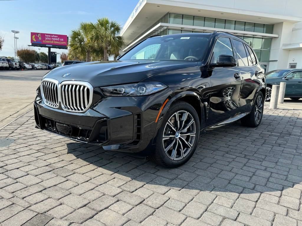 2025 BMW X5 50e's photo