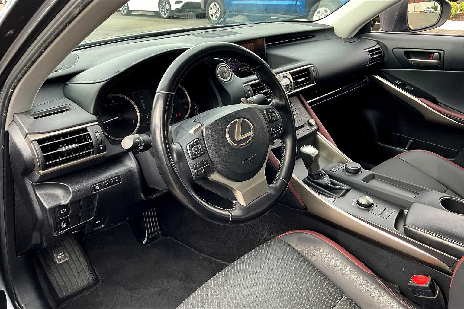 2020 Lexus IS 300 photo 17
