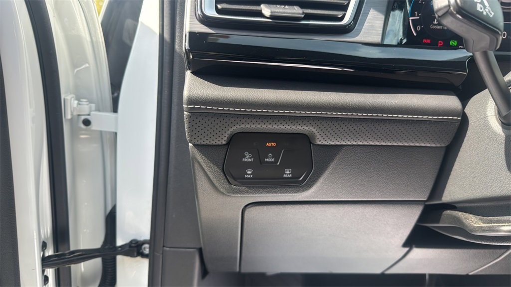 2024 Volkswagen Atlas Cross Sport SE Technology photo 16
