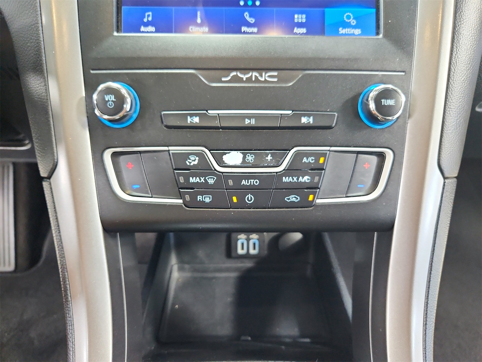 2020 Ford Fusion SE photo 26