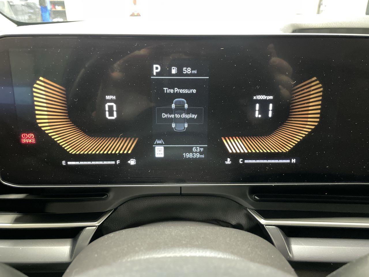 2025 Kia Carnival LXS photo 3