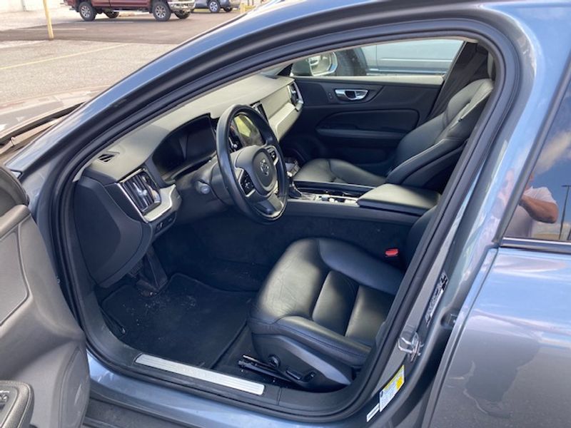 2021 Volvo V60 T5 photo 3