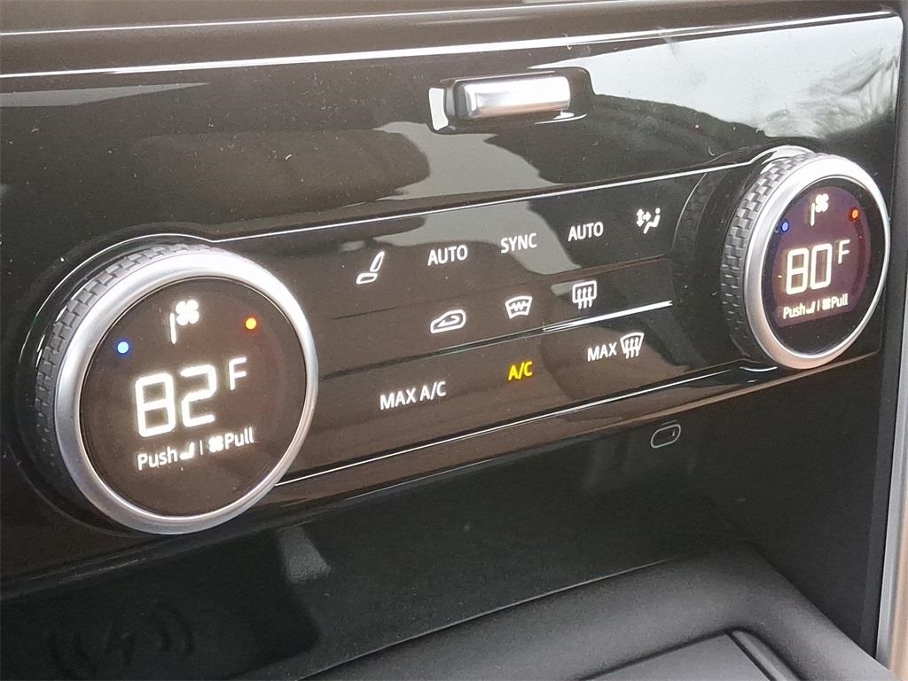 2025 Land Rover Discovery SE photo 3