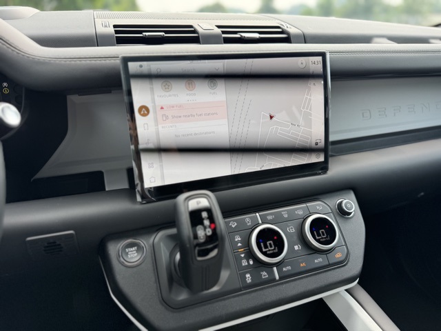 2025 Land Rover Defender 130 X-Dynamic SE photo 16