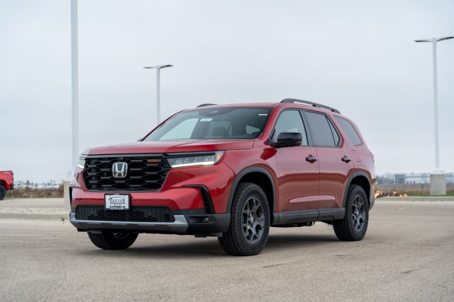 2025 Honda Pilot TrailSport photo 2