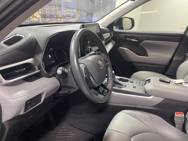 2021 Toyota Highlander XLE photo 7