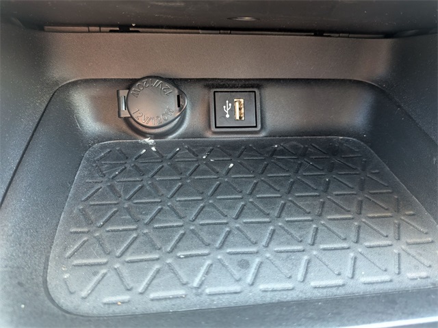 2023 Toyota RAV4 XLE Premium photo 19