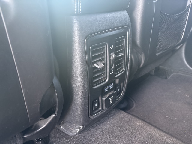 2015 Jeep Grand Cherokee Overland photo 8