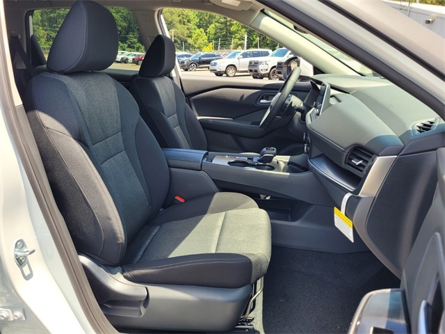 2025 Nissan Rogue SV photo 3