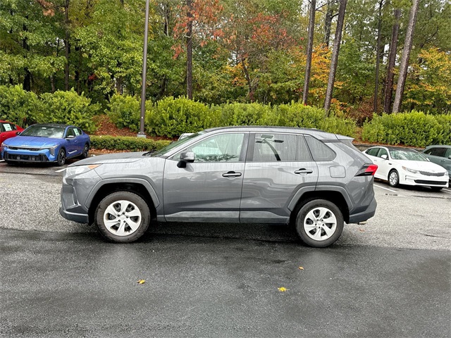 2021 Toyota RAV4 LE photo 2