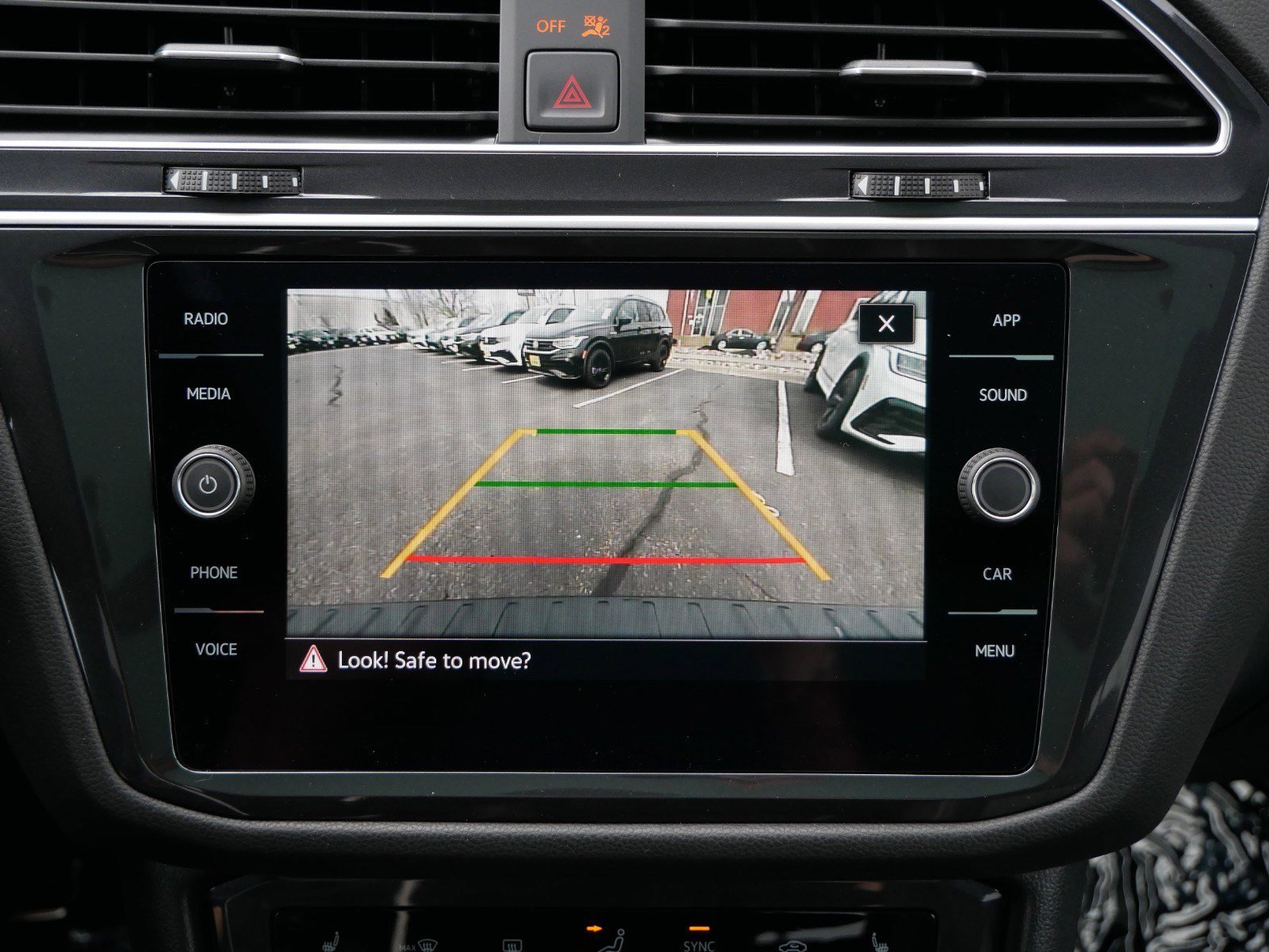 2024 Volkswagen Tiguan SE R-Line photo 6