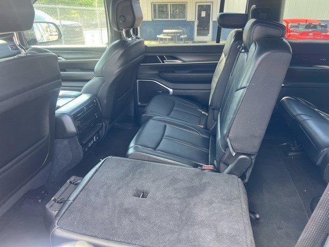2024 Jeep Wagoneer L Series II photo 12