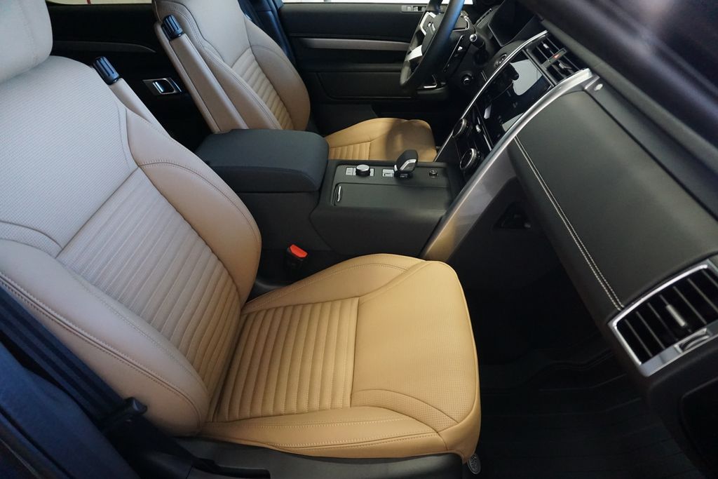 2025 Land Rover Discovery SE photo 22