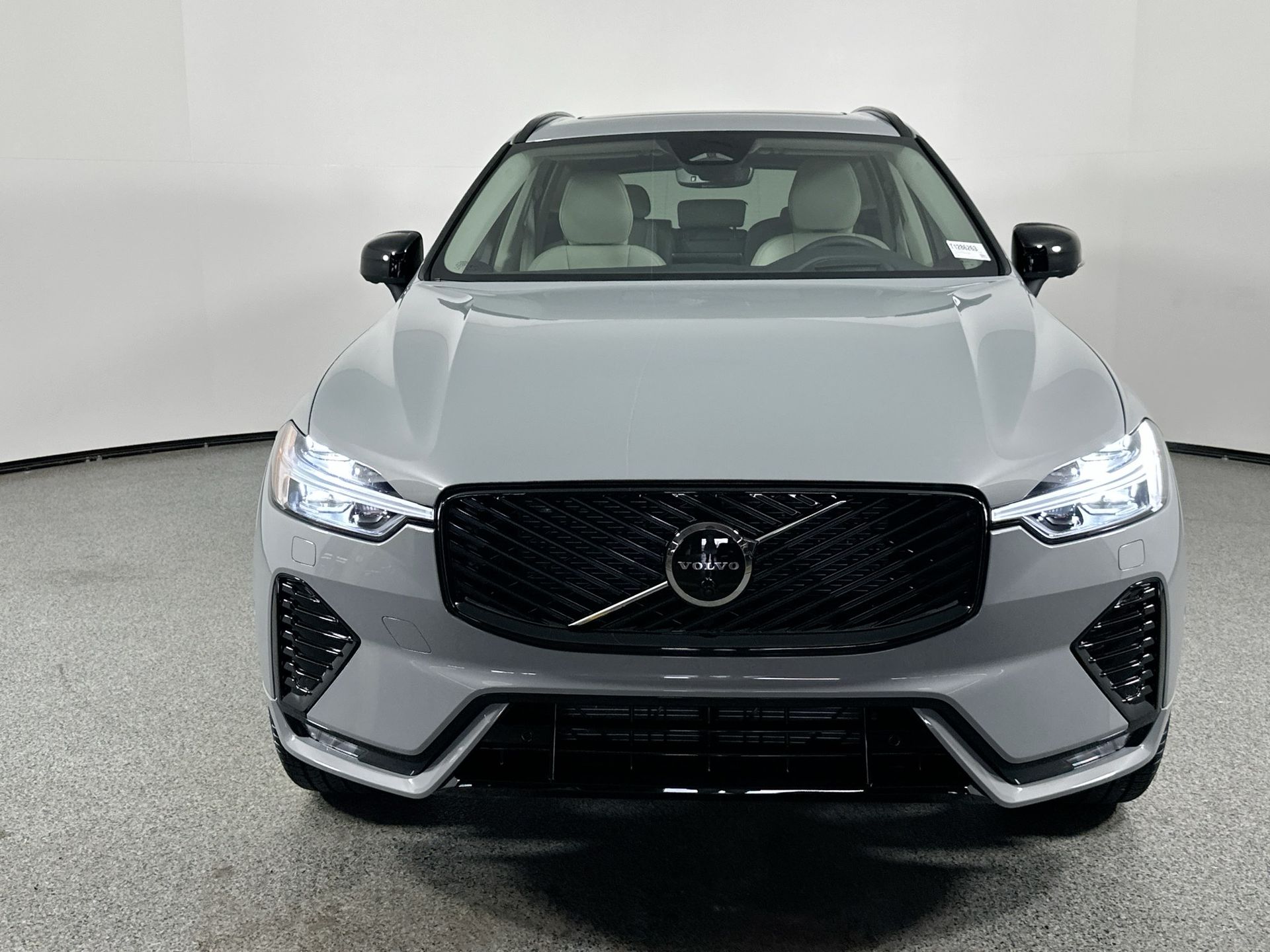 2026 Volvo XC60 B5 photo 2