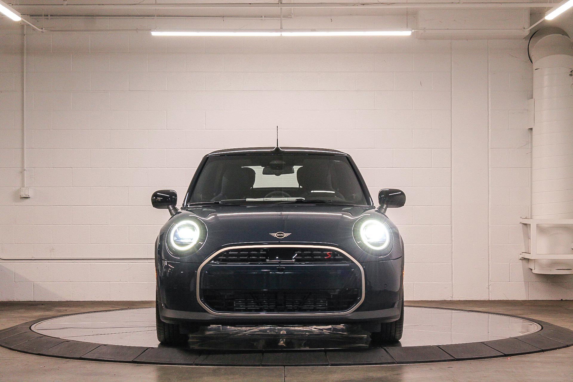 2025 Mini Cooper Convertible Iconic photo 2