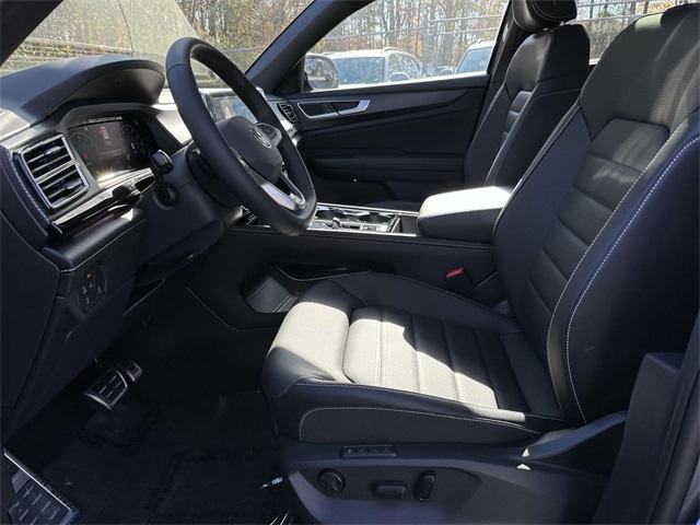 2025 Volkswagen Atlas Cross Sport SEL R-Line photo 4