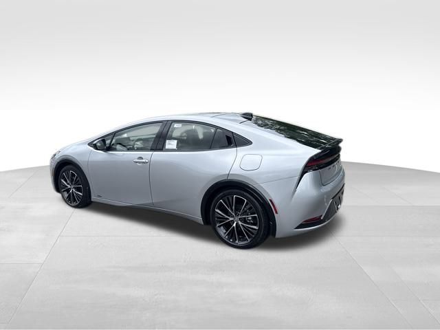 2025 Toyota Prius XLE photo 3