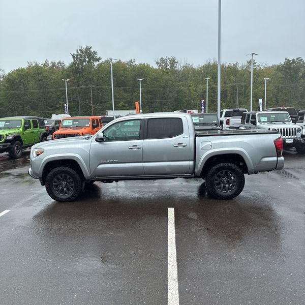 2023 Toyota Tacoma SR5 photo 3