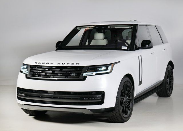 2023 Land Rover Range Rover SE's photo