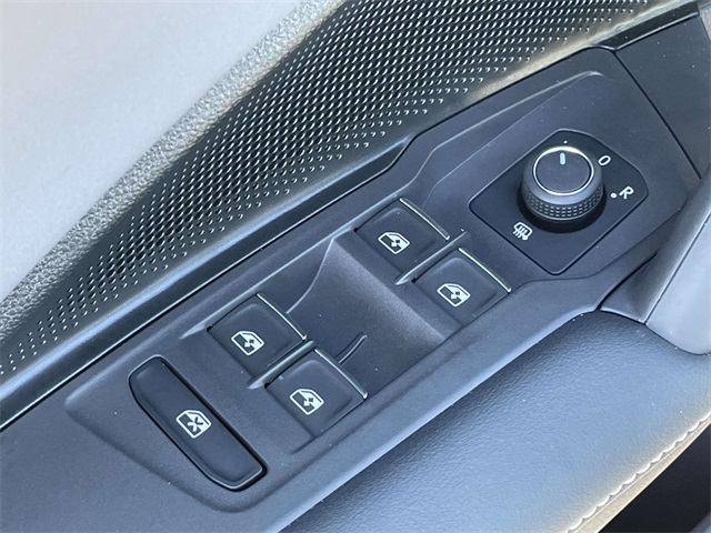 2025 Volkswagen Tiguan SE R-Line Black photo 21