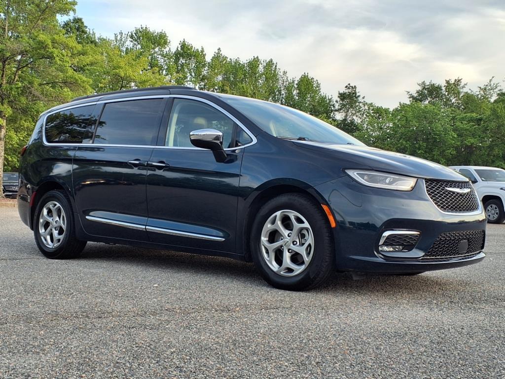 2023 Chrysler Pacifica Limited photo 2