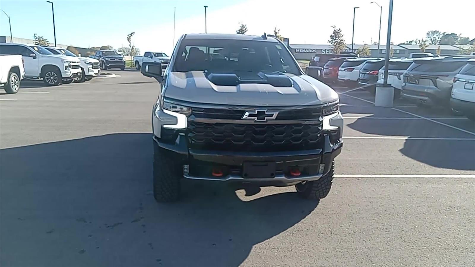 2026 Chevrolet Silverado 1500 ZR2 photo 2