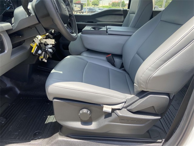 2025 Ford F-550 photo 10