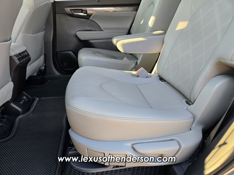 2021 Toyota Highlander Hybrid Platinum photo 12