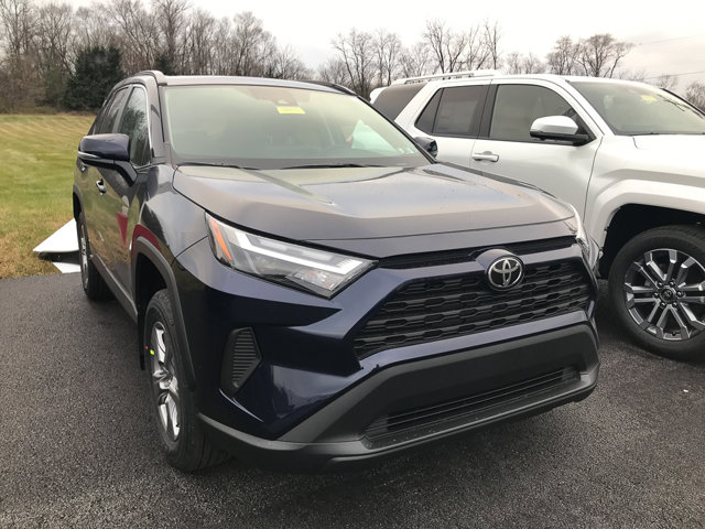 2025 Toyota RAV4 XLE's photo