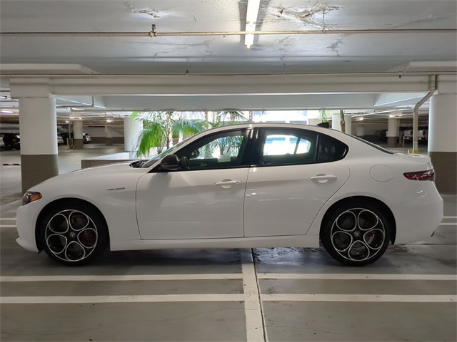 2024 Alfa Romeo Giulia photo 4